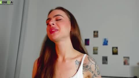 Snapshot of tiffany_loong chatting on 10-17-25, 11:07 tiffany online show from 10-17-25, 11:07