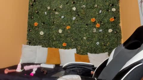 tiffany_sander online show from 12-28-24, 09:31