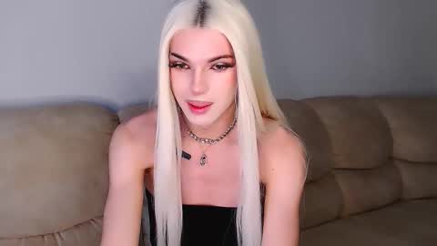 Snapshot of tiffany_smitch chatting on 10-04-25, 02:42 Tif online show from 10-04-25, 02:42