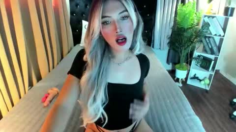 Snapshot of tiffany_welson chatting on 09-29-25, 11:53 tiffany online show from 09-29-25, 11:53