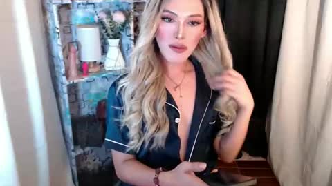 Snapshot of tiffany_welson chatting on 11-06-25, 05:47 tiffany online show from 11-06-25, 05:47