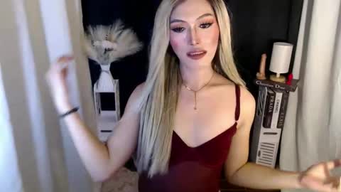 Snapshot of tiffany_welson chatting on 11-12-25, 02:28 tiffany online show from 11-12-25, 02:28