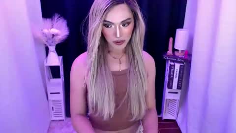 Snapshot of tiffany_welson chatting on 11-15-25, 04:43 tiffany online show from 11-15-25, 04:43