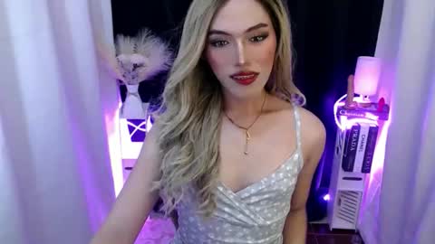 Snapshot of tiffany_welson chatting on 11-25-25, 07:03 tiffany online show from 11-25-25, 07:03