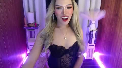 Snapshot of tiffany_welson chatting on 12-13-25, 07:53 tiffany online show from 12-13-25, 07:53