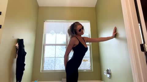 Tiffany Dove online show from 01-30-25, 05:17