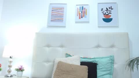 Tifanny Fox online show from 03-05-25, 12:00