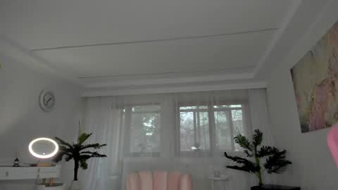 Tiffany Houston online show from 12-21-24, 07:35