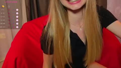 Snapshot of tiffanyhunt chatting on 06-19-26, 03:05 Tiffany online show from 06-19-26, 03:05