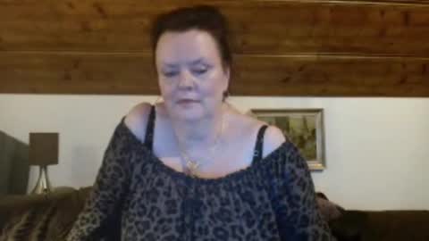 Snapshot of tiffanymature chatting on 10-23-25, 09:24 TiffanyMature online show from 10-23-25, 09:24