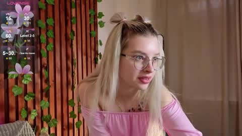 tiffanypeach online show from 04-12-26, 12:32