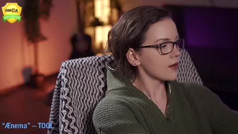 tiffanyriox online show from 03-01-25, 05:52