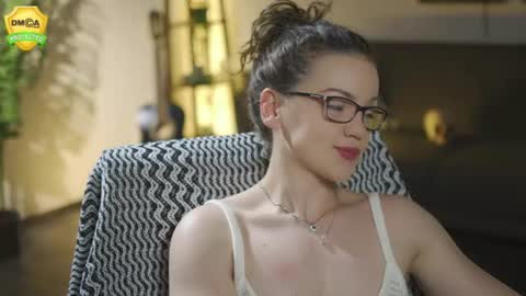 tiffanyriox online show from 06-11-26, 11:58