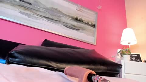 Snapshot of tiffanysuarez_ chatting on 02-02-25, 01:34 Stefany Suarez online show from 02-02-25, 01:34