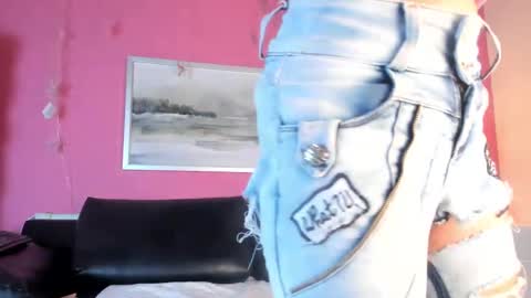 Snapshot of tiffanysuarez_ chatting on 02-24-25, 01:10 Stefany Suarez online show from 02-24-25, 01:10