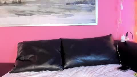 Snapshot of tiffanysuarez_ chatting on 09-20-25, 12:17 Stefany Suarez online show from 09-20-25, 12:17