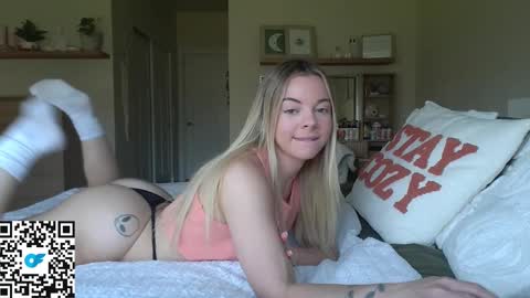 Snapshot of tiffbabyyyyy chatting on 09-22-25, 08:33 tiff online show from 09-22-25, 08:33