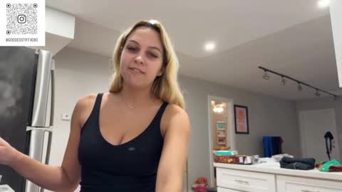 Tiffstreatsxoxo online show from 10-29-25, 05:04