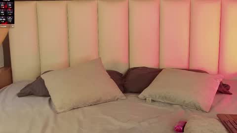 Tiffany  online show from 01-25-25, 02:04