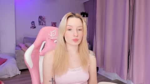 Snapshot of tiffy_fox chatting on 12-15-25, 03:00 Tiffany online show from 12-15-25, 03:00