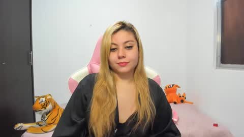 Snapshot of tigerbaby_ chatting on 02-25-25, 02:22 Ana online show from 02-25-25, 02:22