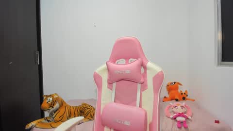 Snapshot of tigerbaby_ chatting on 02-26-25, 01:00 Ana online show from 02-26-25, 01:00