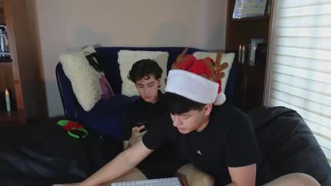 Camilo online show from 12-15-25, 09:41