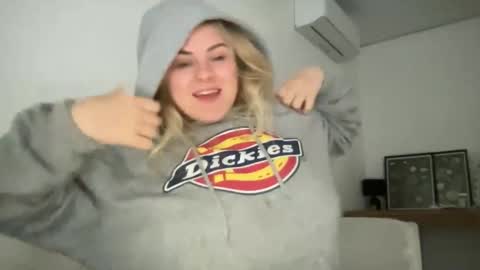 Snapshot of tigoldbitties11 chatting on 09-10-25, 11:27 Lexi online show from 09-10-25, 11:27