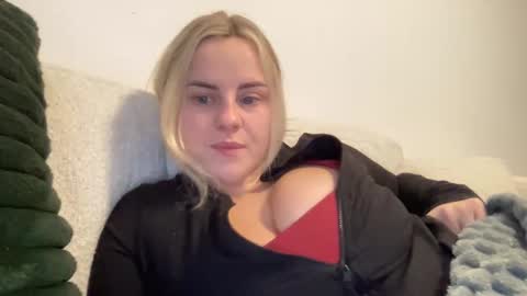 Snapshot of tigoldbitties11 chatting on 09-23-25, 03:31 Lexi online show from 09-23-25, 03:31