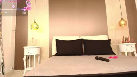 T I F F A N Y online show from 09-13-25, 07:24