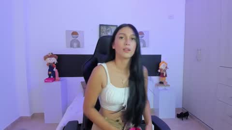 Snapshot of tiiny_peach chatting on 11-21-25, 11:20 Tiny online show from 11-21-25, 11:20