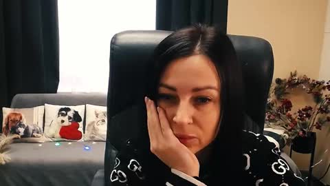 Luisa online show from 10-22-25, 07:41