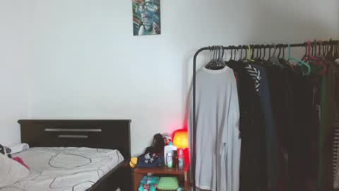 Snapshot of timmyhotmilk chatting on 01-05-25, 01:15 timmy independent model help me reach 50 thumbs up pls online show from 01-05-25, 01:15