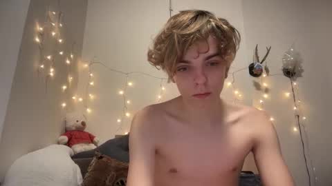 Snapshot of timveret chatting on 02-12-26, 08:37 Wizard online show from 02-12-26, 08:37