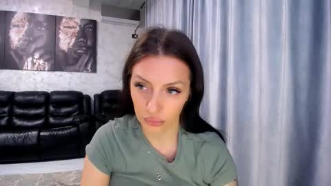 Snapshot of tina_kart3r chatting on 11-04-25, 08:41 Andreea online show from 11-04-25, 08:41