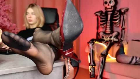 Tina Davil online show from 10-21-25, 10:49