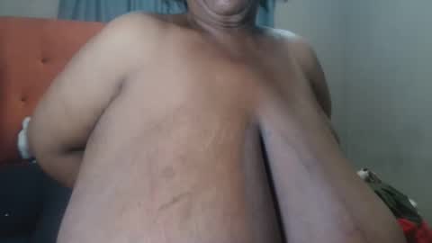 Snapshot of tinagiant chatting on 05-07-26, 04:01 tinagiant online show from 05-07-26, 04:01