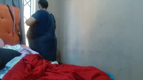 Snapshot of tinagiant chatting on 05-12-26, 08:22 tinagiant online show from 05-12-26, 08:22