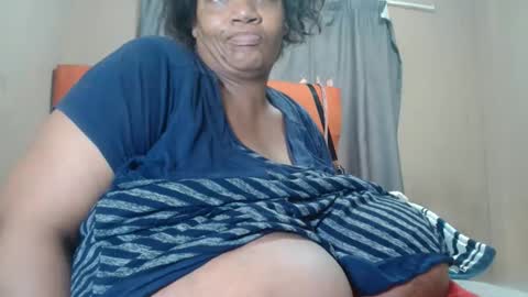 Snapshot of tinagiant chatting on 05-13-26, 10:34 tinagiant online show from 05-13-26, 10:34