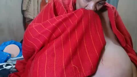 Snapshot of tinagiant chatting on 05-19-26, 06:58 tinagiant online show from 05-19-26, 06:58