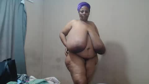 Snapshot of tinagiant chatting on 05-20-26, 09:59 tinagiant online show from 05-20-26, 09:59