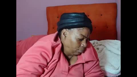 Snapshot of tinagiant chatting on 06-02-26, 06:26 tinagiant online show from 06-02-26, 06:26