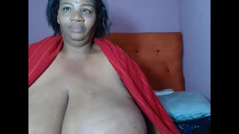 Snapshot of tinagiant chatting on 06-09-26, 07:36 tinagiant online show from 06-09-26, 07:36