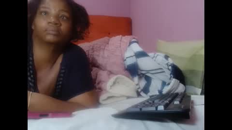 Snapshot of tinagiant chatting on 06-11-26, 08:34 tinagiant online show from 06-11-26, 08:34