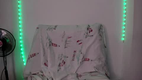 Snapshot of tinas_smith chatting on 10-14-25, 09:48 tinas_smith online show from 10-14-25, 09:48