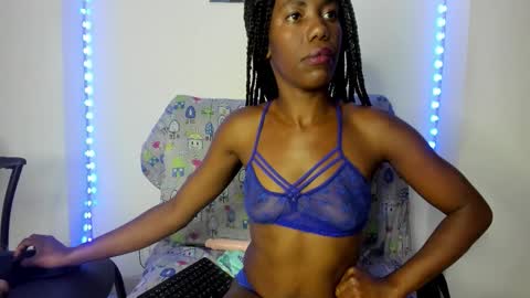 Snapshot of tinas_smith chatting on 11-03-25, 01:45 tinas_smith online show from 11-03-25, 01:45