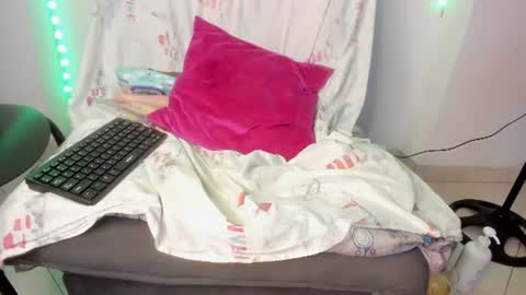 Snapshot of tinas_smith chatting on 06-26-26, 01:37 tinas_smith online show from 06-26-26, 01:37
