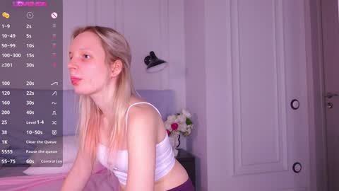 Snapshot of tinasiner chatting on 12-22-24, 02:16 tinasiner online show from 12-22-24, 02:16