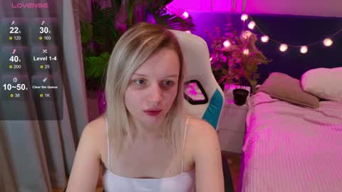 Snapshot of tinasiner chatting on 01-12-25, 02:09 tinasiner online show from 01-12-25, 02:09