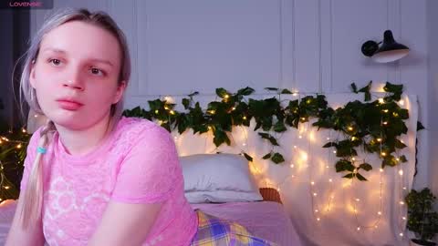 Snapshot of tinasiner chatting on 03-09-25, 04:44 tinasiner online show from 03-09-25, 04:44